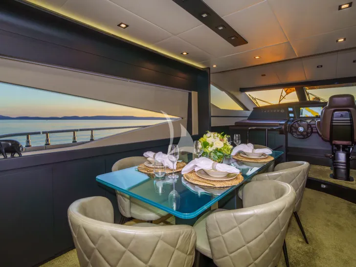 DALIA Dominator 780S - main dining area DALIA Dominator 780S - main dining area