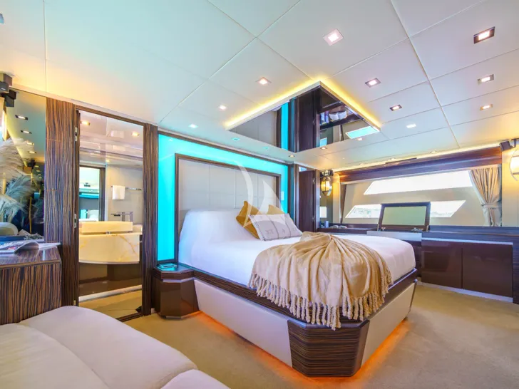 DALIA Dominator 780S - master cabin DALIA Dominator 780S - master cabin