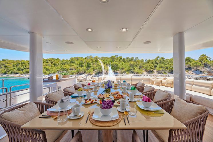 Charter Yacht DALOLI - Heesen 45m - 5 Cabins - Athens - Mykonos - Zakynthos