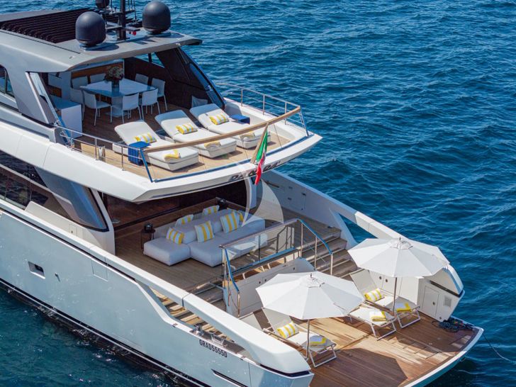 DANIDA Sanlorenzo SX88 - aft shot DANIDA Sanlorenzo SX88 - aft shot