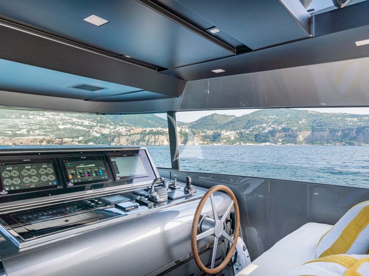 DANIDA Sanlorenzo SX88 - cockpit DANIDA Sanlorenzo SX88 - cockpit