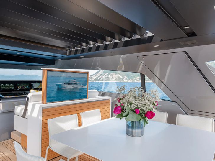 DANIDA Sanlorenzo SX88 - dining area DANIDA Sanlorenzo SX88 - dining area