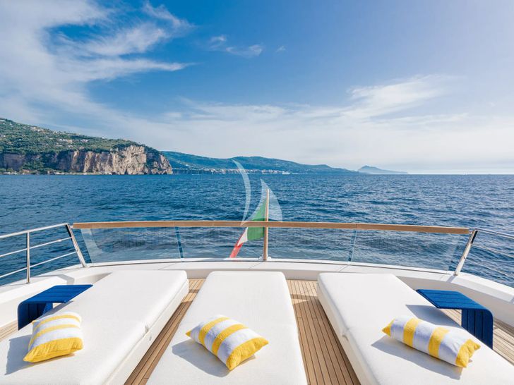DANIDA Sanlorenzo SX88 - flybridge aft sun beds DANIDA Sanlorenzo SX88 - flybridge aft sun beds