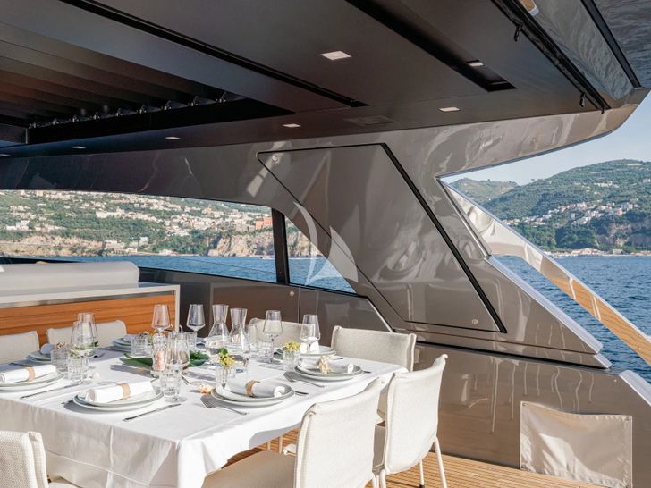DANIDA Sanlorenzo SX88 - flybridge alfresco dining area DANIDA Sanlorenzo SX88 - flybridge alfresco dining area