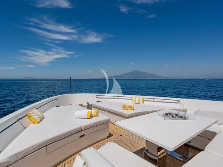 DANIDA Sanlorenzo SX88 - foredeck lounging and bronzing area DANIDA Sanlorenzo SX88 - foredeck lounging and bronzing area