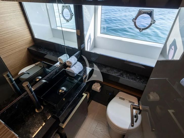 DATE NIGHT Ferretti 920 - VIP cabin 1 bathroom DATE NIGHT Ferretti 920 - VIP cabin 1 bathroom