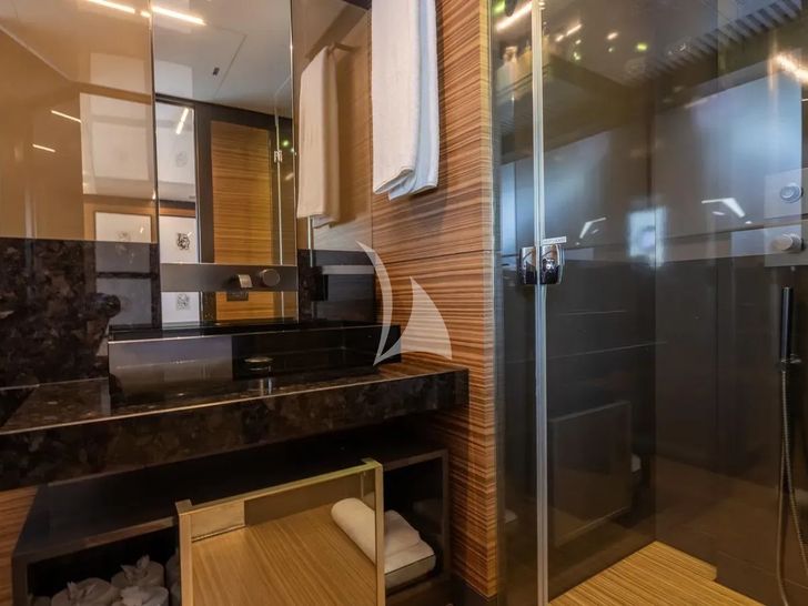 DATE NIGHT Ferretti 920 - VIP cabin 3 bathroom DATE NIGHT Ferretti 920 - VIP cabin 3 bathroom