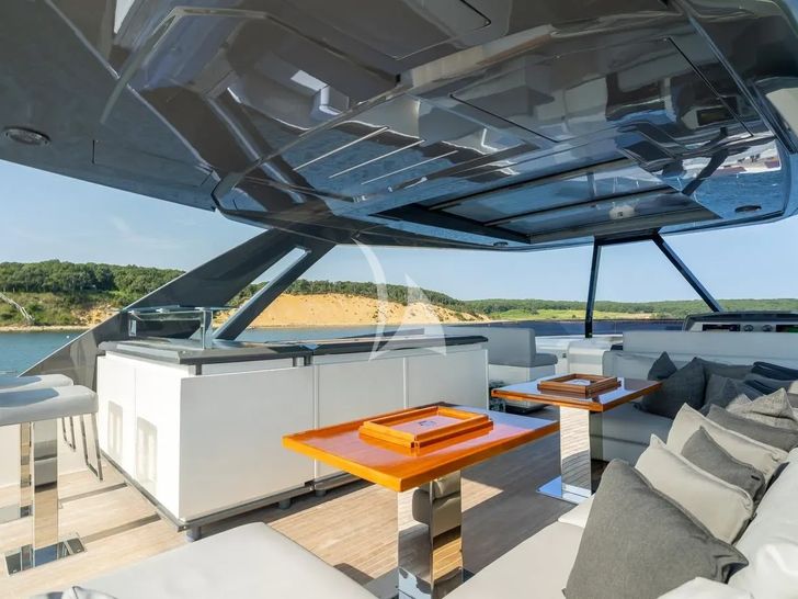 DATE NIGHT Ferretti 920 - flybridge seating and bar area DATE NIGHT Ferretti 920 - flybridge seating and bar area
