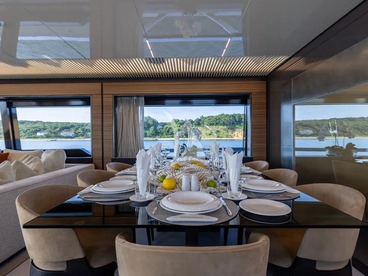 DATE NIGHT Ferretti 920 - indoor dining set up DATE NIGHT Ferretti 920 - indoor dining set up