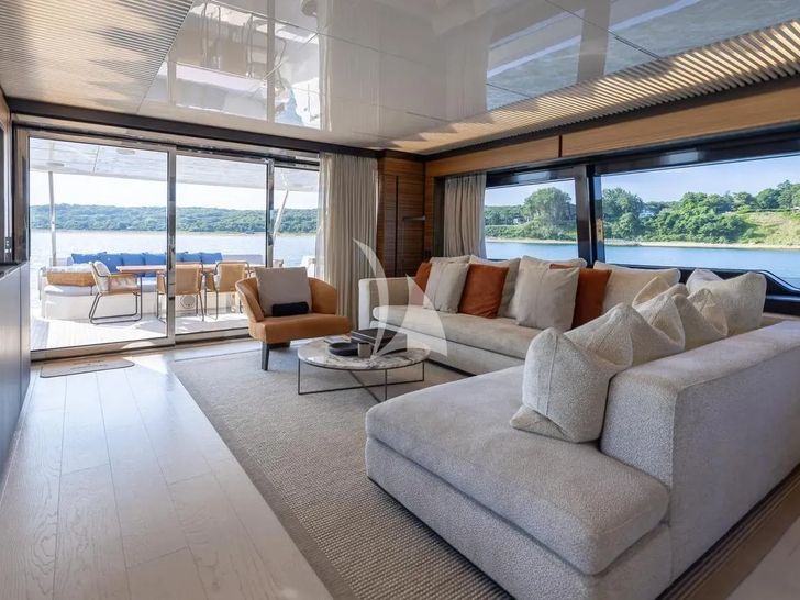 DATE NIGHT Ferretti 920 - saloon seating DATE NIGHT Ferretti 920 - saloon seating
