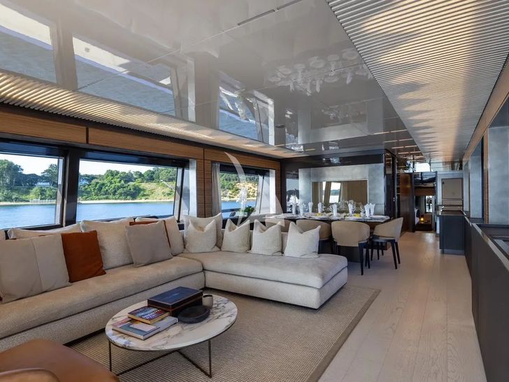 DATE NIGHT Ferretti 920 - saloon DATE NIGHT Ferretti 920 - saloon