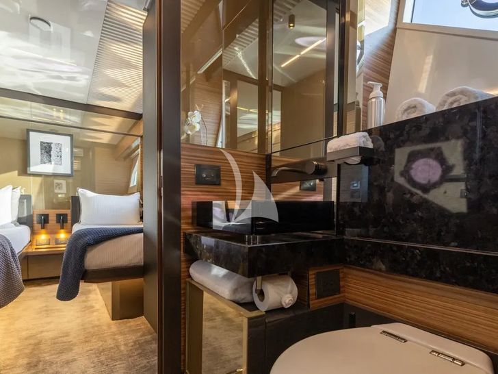 DATE NIGHT Ferretti 920 - twin cabin 1 bathroom DATE NIGHT Ferretti 920 - twin cabin 1 bathroom
