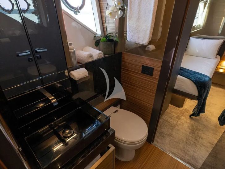 DATE NIGHT Ferretti 920 - twin cabin 2 bathroom DATE NIGHT Ferretti 920 - twin cabin 2 bathroom