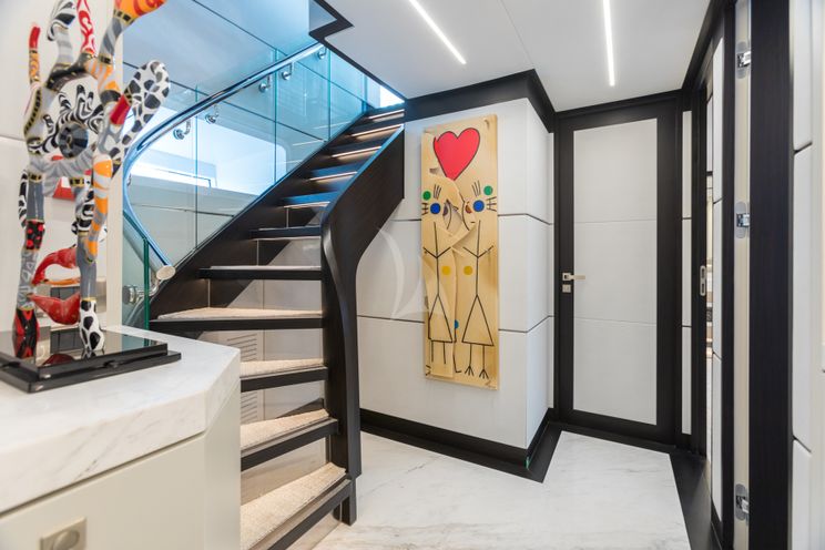 Charter Yacht DAY ONE - Hargrave Compass C92 - 4 Cabins - Nassau - Exumas - Bahamas