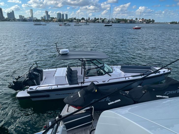 DAY ONE Hargrave Compass C92 - tender DAY ONE Hargrave Compass C92 - tender