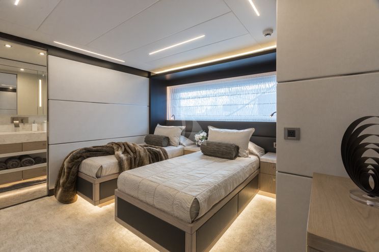 Charter Yacht DAY ONE - Hargrave Compass C92 - 4 Cabins - Nassau - Exumas - Bahamas