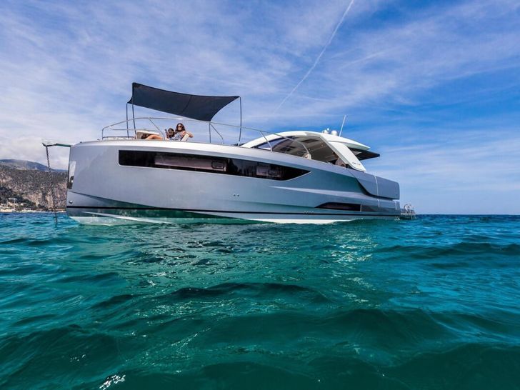 DB 43 - anchored bow view DB 43 - anchored bow view