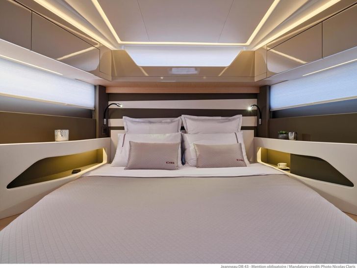 DB 43 - VIP cabin DB 43 - VIP cabin