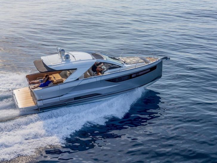 DB 43 - cruising side view DB 43 - cruising side view