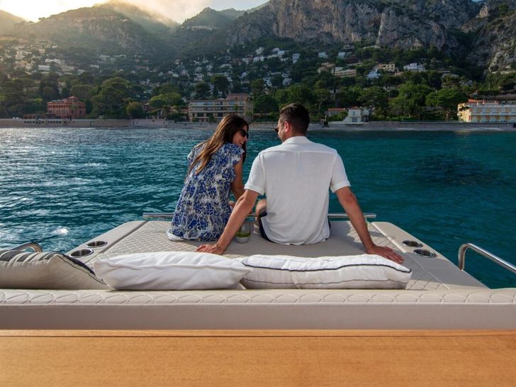 DB 43 - guests on the sun bed DB 43 - guests on the sun bed