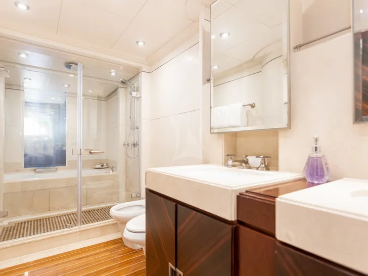 DE LISLE 3 Master Ensuite DE LISLE 3 Master Ensuite