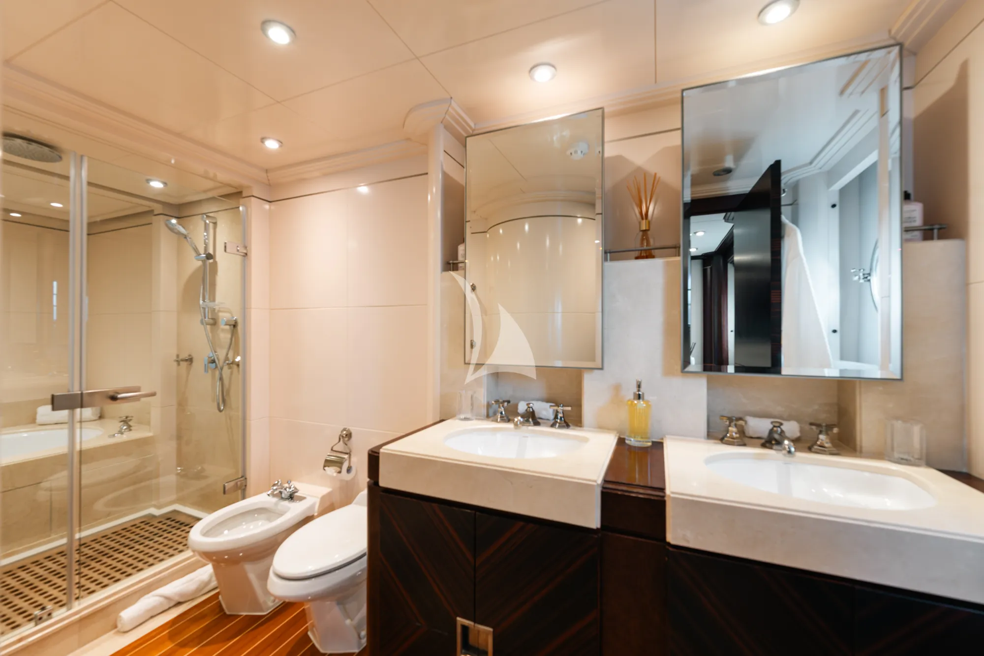 Charter Yacht DE LISLE III - Gulf Craft 42m - 5 Cabins - Australia - Fiji - Tahiti