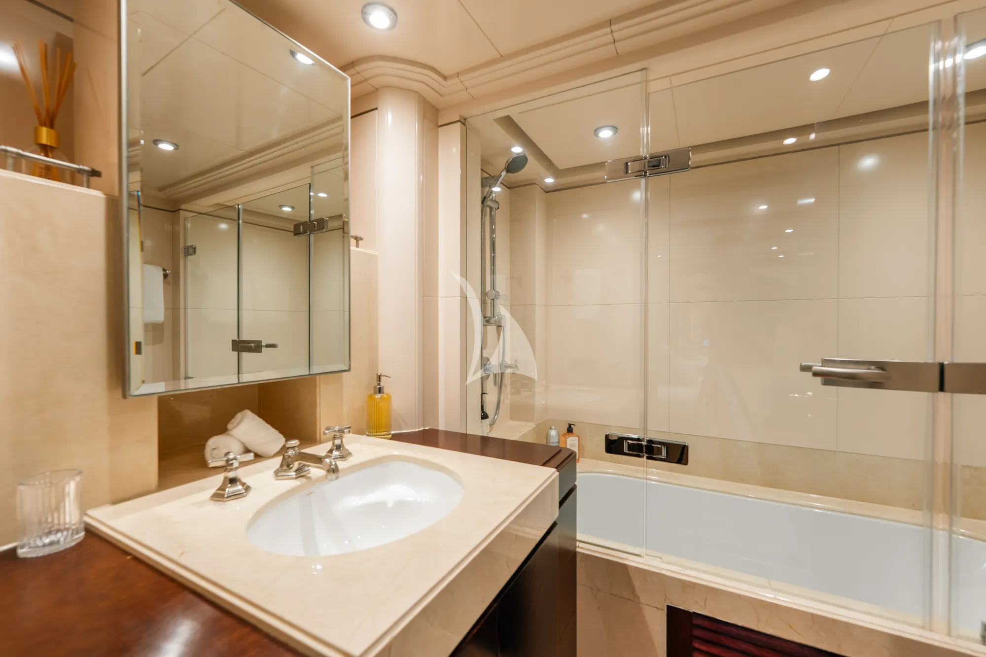 Charter Yacht DE LISLE III - Gulf Craft 42m - 5 Cabins - Australia - Fiji - Tahiti