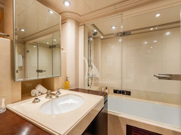 DE LISLE Queen Ensuite DE LISLE Queen Ensuite