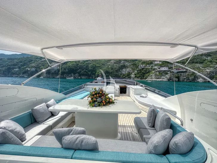 DEAONE Antago 90 - flybridge DEAONE Antago 90 - flybridge