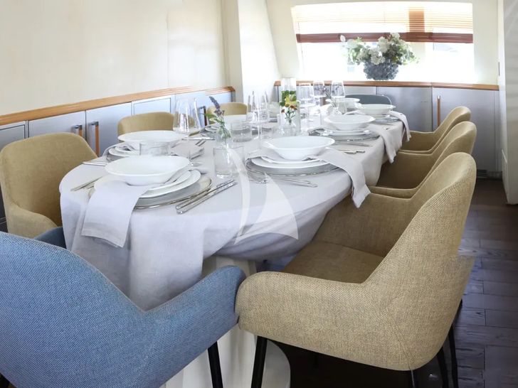 DEAONE Antago 90 - formal dining DEAONE Antago 90 - formal dining