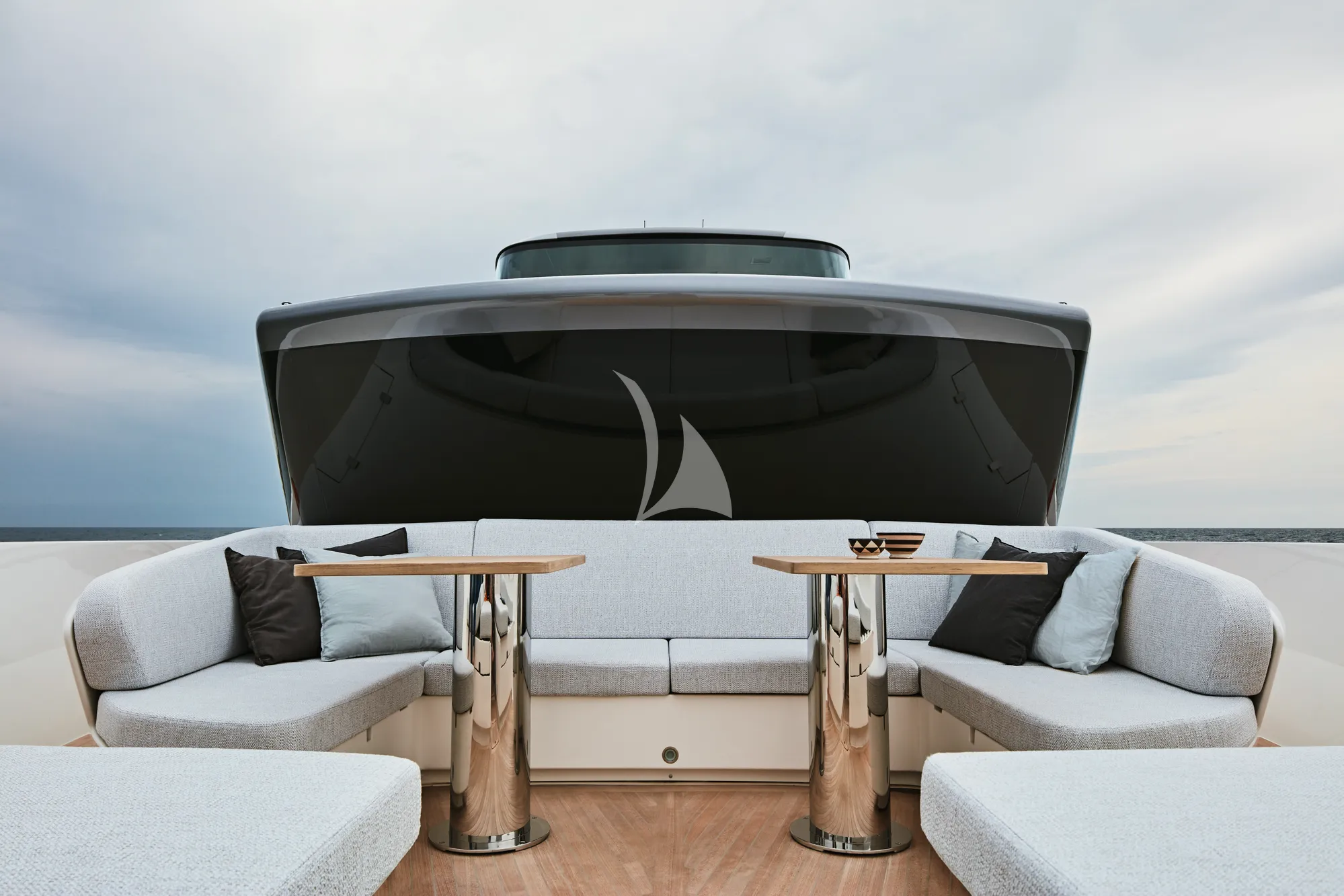 DELLAGRAZIA Sanlorenzo SX88 - foredeck lounge