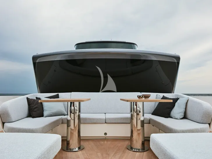 DELLAGRAZIA Sanlorenzo SX88 - foredeck lounge DELLAGRAZIA Sanlorenzo SX88 - foredeck lounge