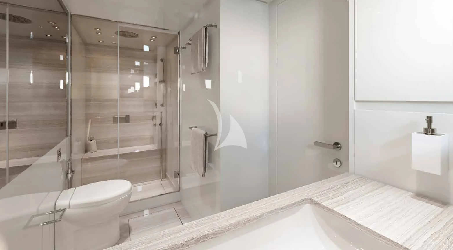 DELLAGRAZIA Sanlorenzo SX88 - master cabin bathroom