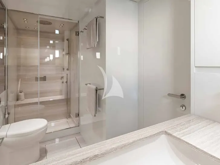 DELLAGRAZIA Sanlorenzo SX88 - master cabin bathroom DELLAGRAZIA Sanlorenzo SX88 - master cabin bathroom