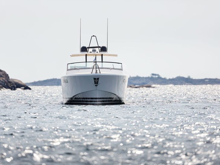 Delta 60 - bow view Delta 60 - bow view