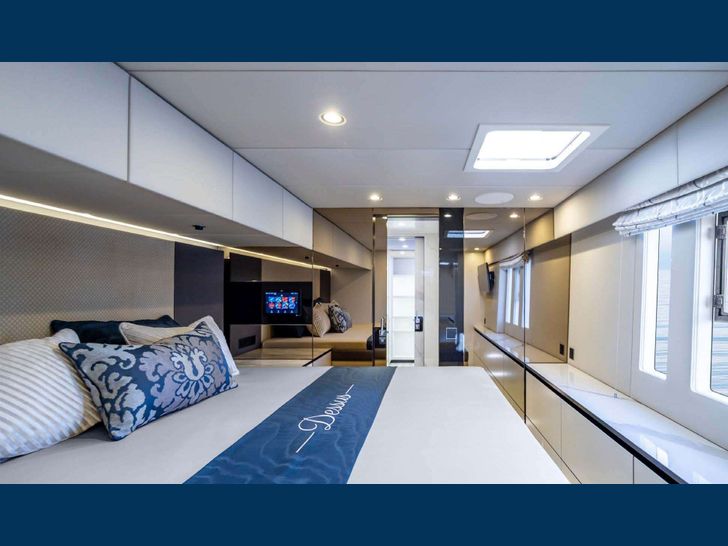 DESSUS Sunreef 60 VIP cabin bed