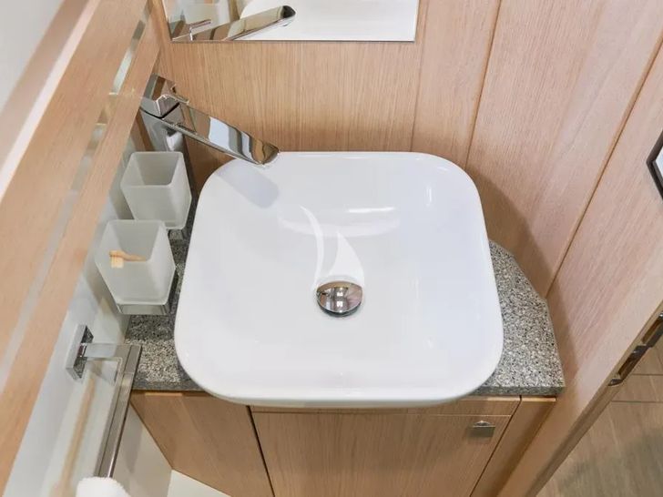 DESTINATION UNKNOWN Privilege Signature 510 - VIP cabin bathroom DESTINATION UNKNOWN Privilege Signature 510 - VIP cabin bathroom