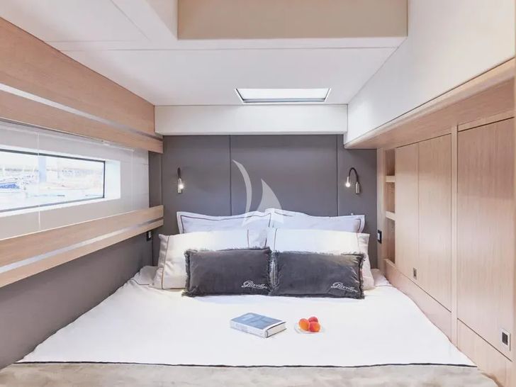 DESTINATION UNKNOWN Privilege Signature 510 - VIP cabin DESTINATION UNKNOWN Privilege Signature 510 - VIP cabin