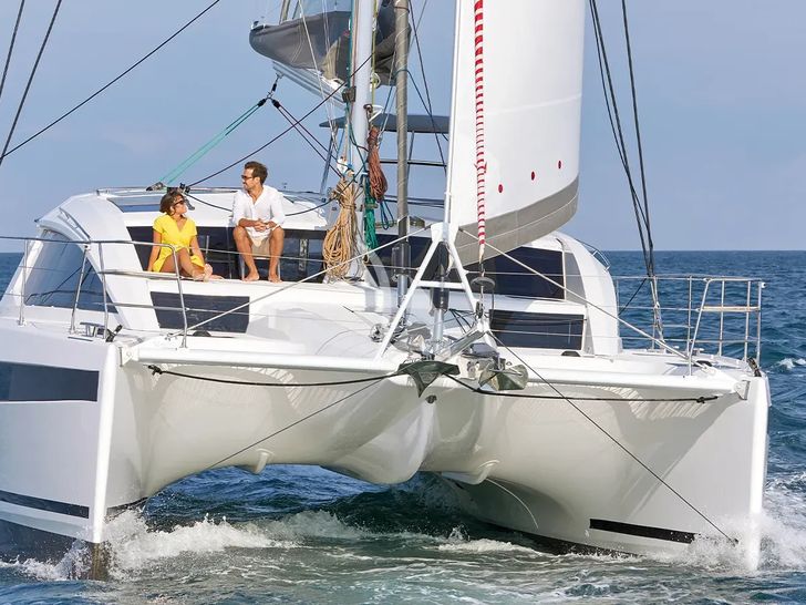 DESTINATION UNKNOWN Privilege Signature 510 - cruising bow shot DESTINATION UNKNOWN Privilege Signature 510 - cruising bow shot