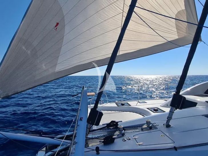 DESTINATION UNKNOWN Privilege Signature 510 - foredeck DESTINATION UNKNOWN Privilege Signature 510 - foredeck