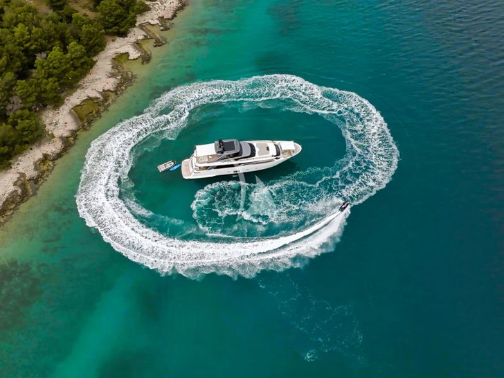 DESTINO Sanlorenzo SL86 - anchored near an island DESTINO Sanlorenzo SL86 - anchored near an island