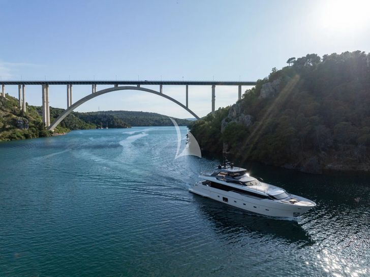 DESTINO Sanlorenzo SL86 - cruising across the waterline DESTINO Sanlorenzo SL86 - cruising across the waterline