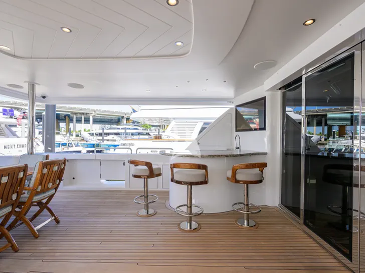 DETERMINATION Westport 112 - aft deck bar DETERMINATION Westport 112 - aft deck bar