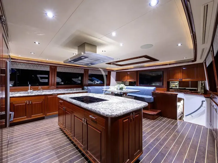DETERMINATION Westport 112 - galley DETERMINATION Westport 112 - galley