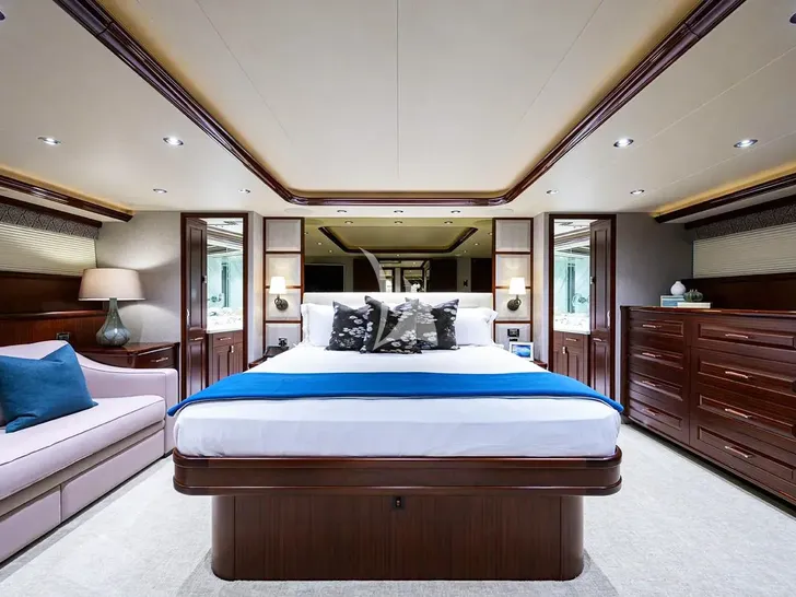 DETERMINATION Westport 112 - master cabin DETERMINATION Westport 112 - master cabin