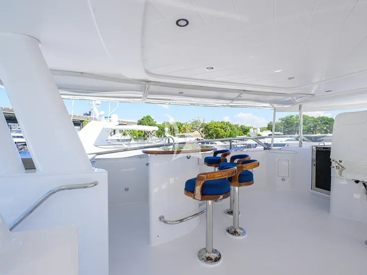 DETERMINATION Westport 112 - sundeck bar DETERMINATION Westport 112 - sundeck bar