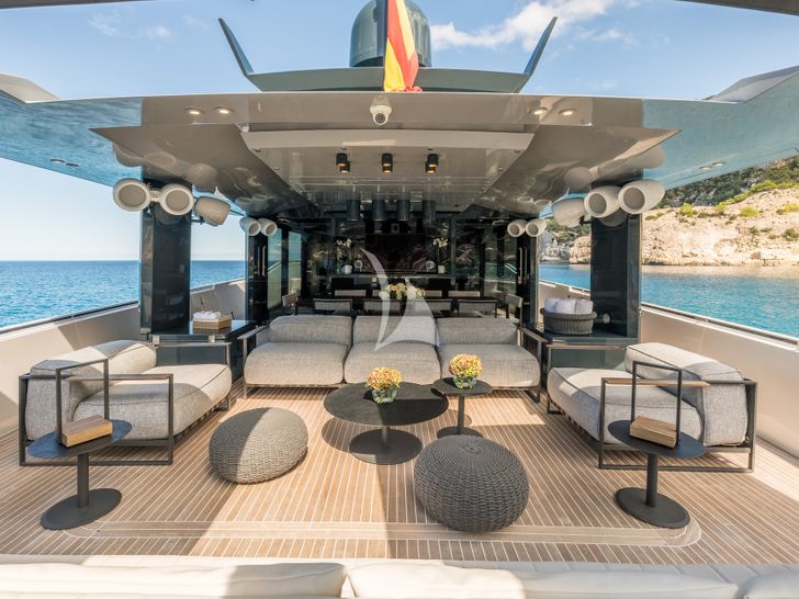 DHAMMA II Arcadia 85 - aft deck lounge DHAMMA II Arcadia 85 - aft deck lounge