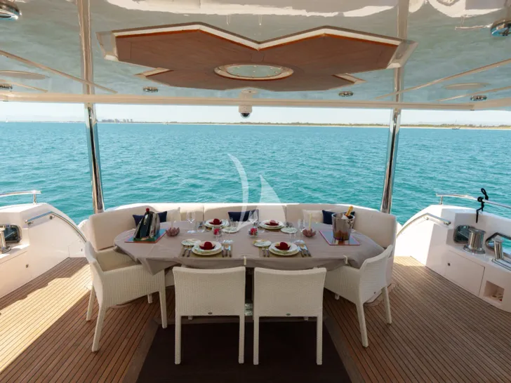 DIAM Gulf Graft Majesty 105 - aft deck DIAM Gulf Graft Majesty 105 - aft deck