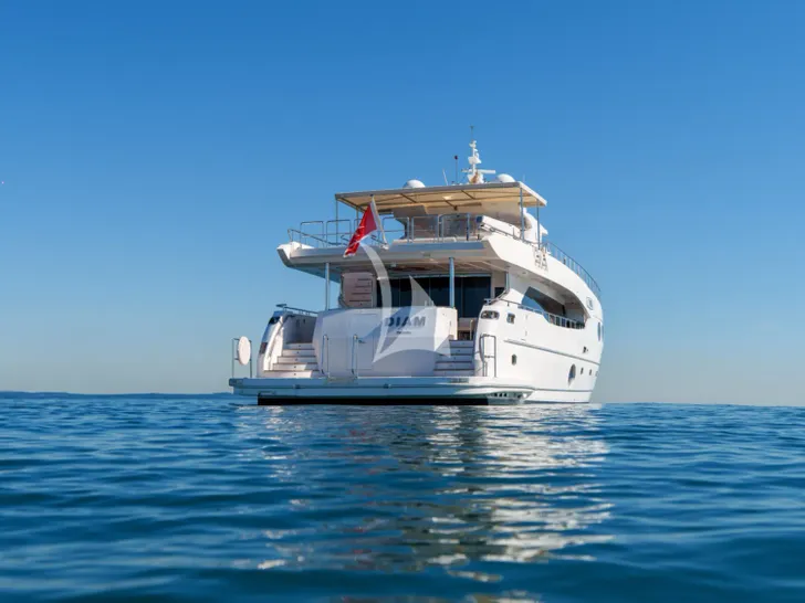 DIAM Gulf Graft Majesty 105 - aft view DIAM Gulf Graft Majesty 105 - aft view