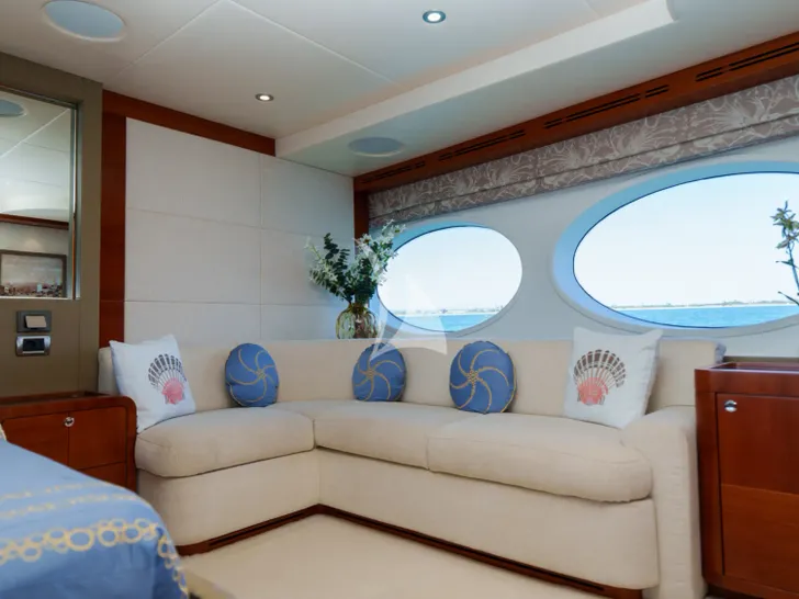 DIAM Gulf Graft Majesty 105 - master cabin seating DIAM Gulf Graft Majesty 105 - master cabin seating